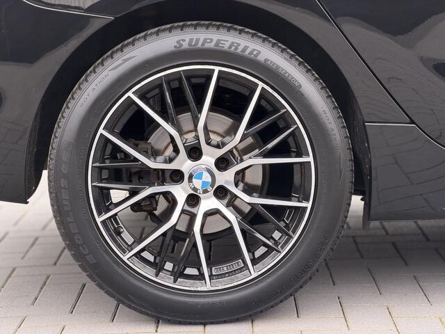 BMW 2-SERIE Active Tourer 218i High Executive | Sportstoelen | Navigatie | Stoelverwarming