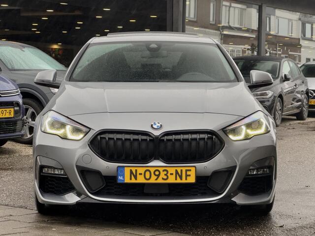 BMW 2-SERIE Gran Coupé 220i AUT7 M-SPORT PANODAK SPORTLEDER NAVI CAMERA DIGI-DASH APPLE-CARPLAY LED LMV PDC