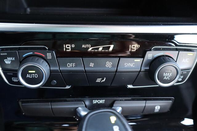 BMW 2-SERIE Active Tourer 218i Executive Climate control, Cruise control, Navigatie, Elektrische ramen, Lichtmetalen wielen