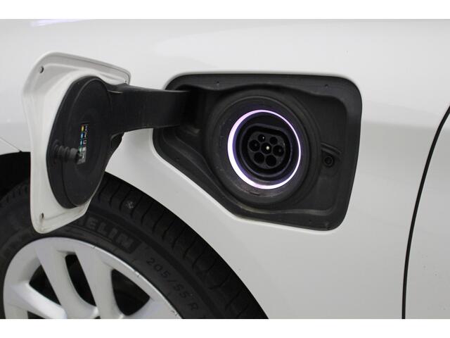 BMW 2-SERIE Active Tourer 225xeExecutive | Head-Up | 2 jaar garantie | Plugin Hybride | Stoelverwarming | LED