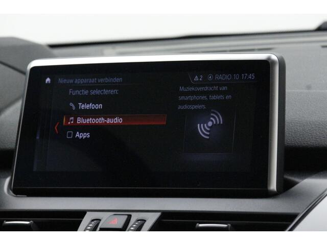 BMW 2-SERIE Active Tourer 225xeExecutive | Head-Up | 2 jaar garantie | Plugin Hybride | Stoelverwarming | LED