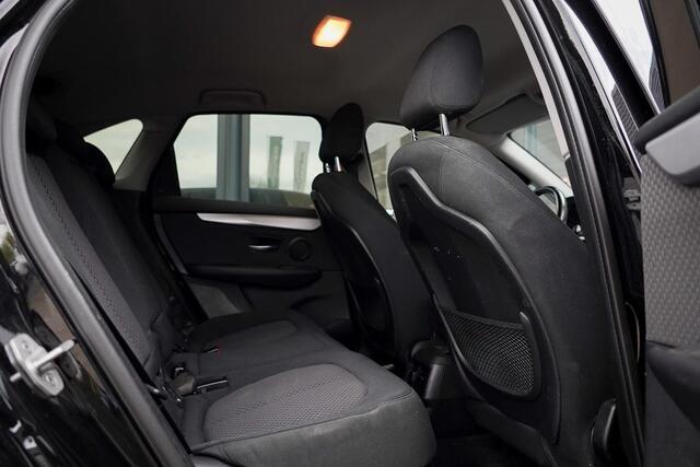 BMW 2-SERIE Active Tourer 225xe iP Executive / PDC / Stoelverwarming / LED / Elek Klep