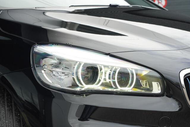 BMW 2-SERIE Active Tourer 225xe iP Executive / PDC / Stoelverwarming / LED / Elek Klep