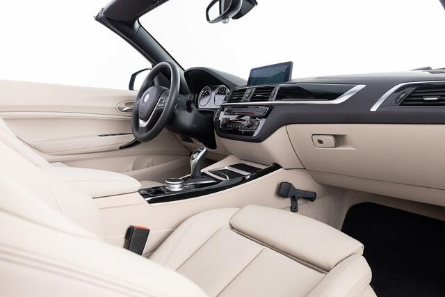 BMW 2-SERIE 230 i Cabriolet High Executive Automaat | LEDER | LED *GOEDE VRIJDAG + 2e PAASDAG OPEN!*