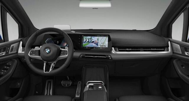 BMW 2-SERIE Active Tourer 220i M Sport - Trekhaak - Panoramadak - Driving Assistant Professional - Head up - Harman Kardon - Sportstoelen - INNOVATION PACK - Elektrisch verwarmde voorstoelen - Getinte Ruiten -