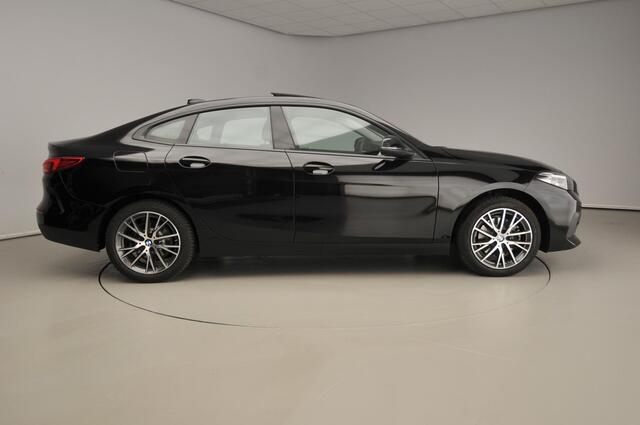 BMW 2-SERIE Gran Coupe 218i | LED | Navigatie | Schuifdak | Clima | PDC | Cruise controle | DAB | Alu 17 inch