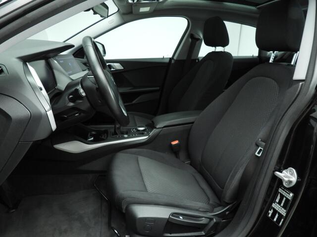 BMW 2-SERIE Gran Coupe 218i | LED | Navigatie | Schuifdak | Clima | PDC | Cruise controle | DAB | Alu 17 inch