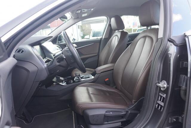BMW 2-SERIE Gran Coupé 218i High Executive Leder | Trekhaak | Stoelverwarming. | CarPla