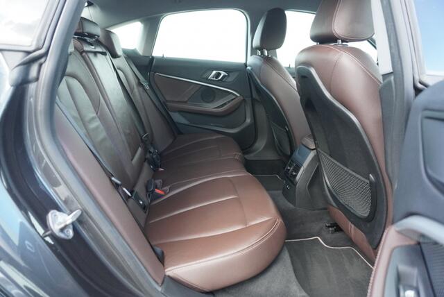 BMW 2-SERIE Gran Coupé 218i High Executive Leder | Trekhaak | Stoelverwarming. | CarPla