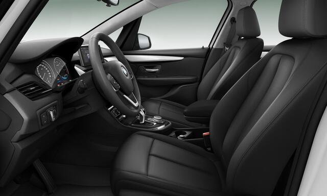 BMW 2-SERIE Active Tourer 218i Executive Automaat | Navi Plus | PDC | Head-Up Display | Metallic | 20.000 km!!! Verwacht eind april | 2 jaar BMW Garantie