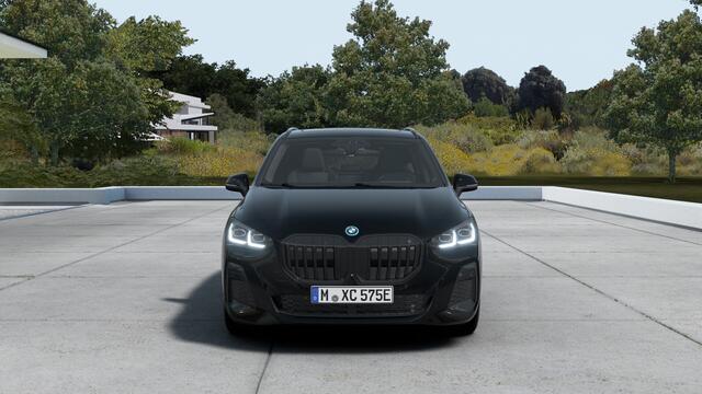 BMW 2-SERIE Active Tourer 225e xDrive M Sport Automaat / Trekhaak / Sportstoelen / Adaptieve LED / Head-Up / M Adaptief onderstel / Parking Assistant Plus / Comfort Access