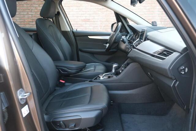 BMW 2-SERIE Active Tourer 225xe iPerformance High Executive | SOH 87% | Navi | App Connect | Panoramadak | Keyless | Harman Kardon | Elektrische Achterklep | Camera