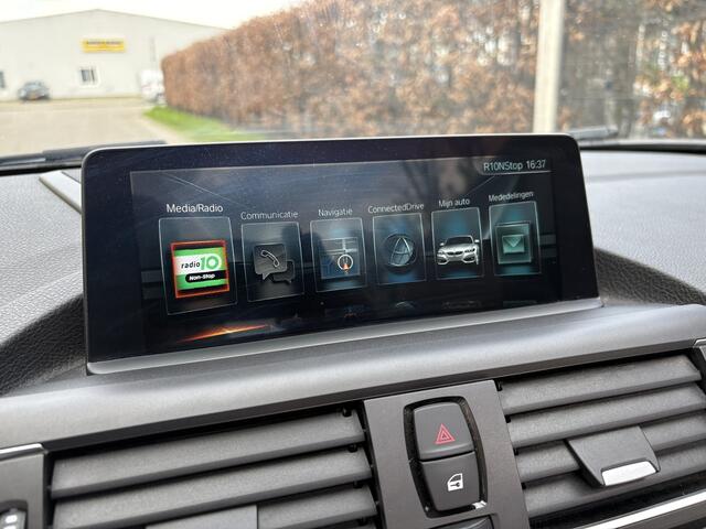 BMW 2-SERIE Cabrio 220i High Executive / AUTOMAAT / NAVI / HARMAN KARDON / LEER / LUXURY / 1E EIGENAAR
