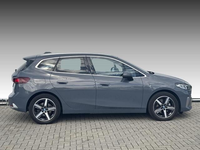 BMW 2-SERIE Active Tourer 225e xDrive NL-AUTO | TREKHAAK | PANODAK