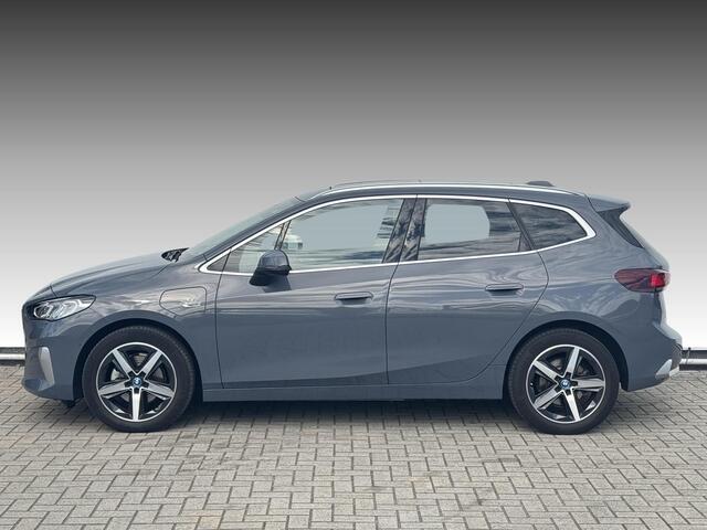 BMW 2-SERIE Active Tourer 225e xDrive NL-AUTO | TREKHAAK | PANODAK