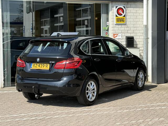 BMW 2-SERIE Active Tourer 216i Centennial Executive , NL-Auto, Navigatie, Climate Control, Cruise Control, Parkeersensoren, Lichtmetalen velgen, Regen - licht sensor