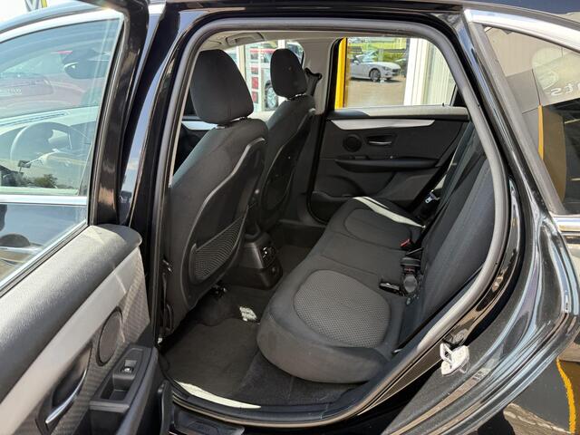 BMW 2-SERIE Active Tourer 216i Centennial Executive , NL-Auto, Navigatie, Climate Control, Cruise Control, Parkeersensoren, Lichtmetalen velgen, Regen - licht sensor