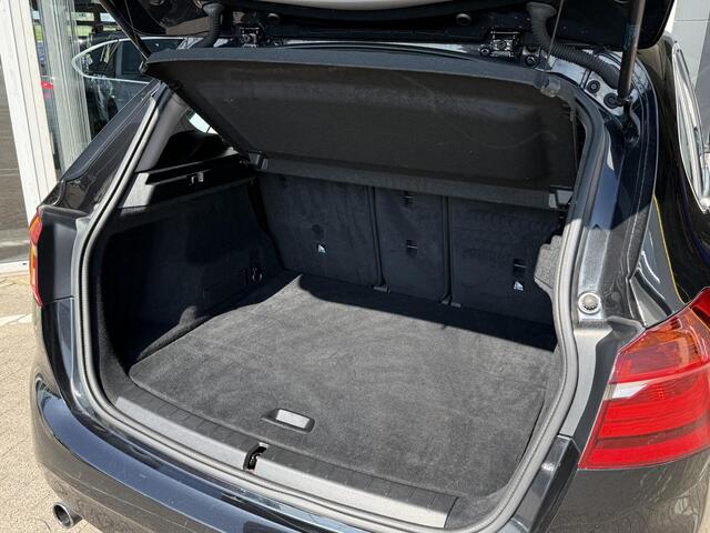 BMW 2-SERIE Active Tourer 216i Centennial Executive , NL-Auto, Navigatie, Climate Control, Cruise Control, Parkeersensoren, Lichtmetalen velgen, Regen - licht sensor