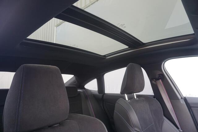 BMW 2-SERIE Gran Coupé 220 | M Sportpakket Pro | Harman Kardon | Panoramadak | Stoel- en stuurwielverwarming
