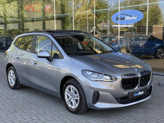 BMW 2-SERIE Active Tourer 225e xDrive | Pano | Luxery | HUD | Innovation pack | Live cockpit pro | Driving Assistant Plus -Cruise control adaptief met stop&go, file assistent-grootlichtassistent-rijstrooksensor- Interesse in een bezichtiging of proefrit, bel of app m