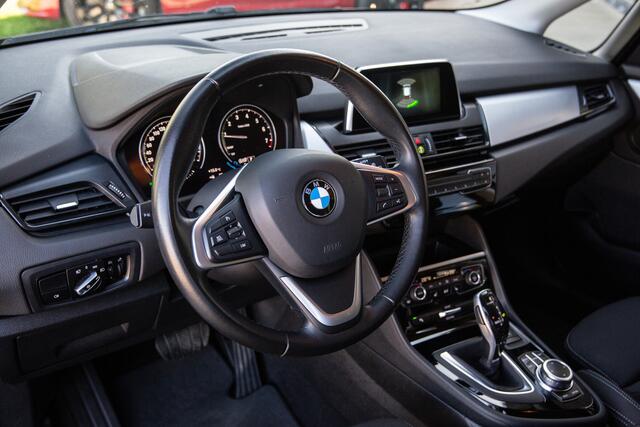 BMW 2-SERIE Active Tourer 218i High Executive , Trekhaak, Navigatie, Stoelverwarming,