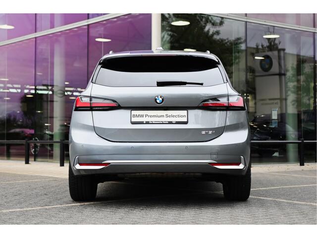 BMW 2-SERIE Active Tourer 218i Automaat / Trekhaak / Panoramadak / Sportstoelen / Comfort Access / Head-Up / Harman-Kardon / Stoelverwarming