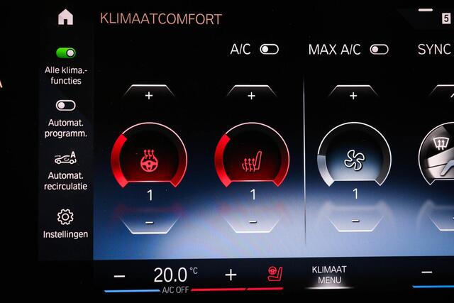 BMW 2-SERIE Active Tourer 225e xDrive | Individual Storm Bay metallic | PREMIUM PACK | STUURVERWARMING | DRAADLOZE LADER | CAMERA