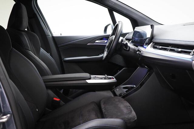 BMW 2-SERIE Active Tourer 225e xDrive | Individual Storm Bay metallic | PREMIUM PACK | STUURVERWARMING | DRAADLOZE LADER | CAMERA