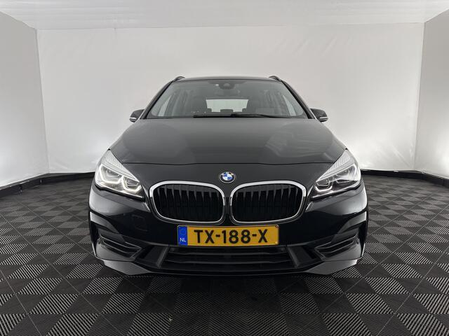 BMW 2-SERIE Active Tourer 225xe iPerformance Saphir Edition {SOH-84%} Aut. *LEATHER | HEAD-UP | FULL-LED | HEATED-SPORTSEATS | CAMERA | NAVI-FULLMAP | PRIVACY-GLASS | ECC | PDC | 17''ALU*