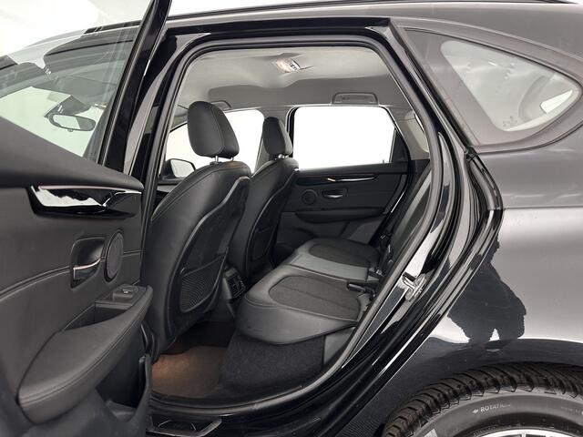 BMW 2-SERIE Active Tourer 225xe iPerformance Saphir Edition {SOH-84%} Aut. *LEATHER | HEAD-UP | FULL-LED | HEATED-SPORTSEATS | CAMERA | NAVI-FULLMAP | PRIVACY-GLASS | ECC | PDC | 17''ALU*