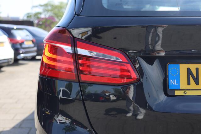 BMW 2-SERIE Active Tourer 216i EXECUTIVE I TREKHAAK I SPORT LINE I SFEERVERLICHTING