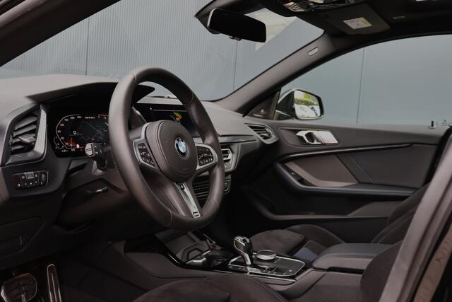 BMW 2-SERIE Gran Coupé M235i xDrive High Executive 306pk | Pano | ACC | Harman Kardon | Head-up Display | Keyless | 19 Inch | Stoelverwarming | Elektr. verst. stoelen | M-Sport Plus