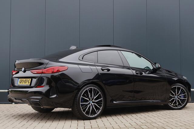 BMW 2-SERIE Gran Coupé M235i xDrive High Executive 306pk | Pano | ACC | Harman Kardon | Head-up Display | Keyless | 19 Inch | Stoelverwarming | Elektr. verst. stoelen | M-Sport Plus