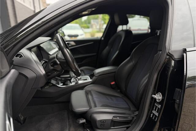 BMW 2-SERIE 218i Gran Coupé M-Sport | Head-Up | 19" | Stoelverwarming | LED | DAB