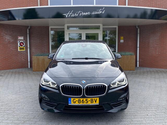 BMW 2-SERIE Active Tourer 218i High Executive Edition!! | Stoelverwarming | PDC V+A | Navigatie | Cruise | Trekhaak | Ndl Auto | Elekt. Achterklep | RIJKLAARPRIJS INCL 12 MAANDEN GARANTIE EN BEURT
