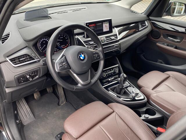 BMW 2-SERIE Active Tourer 218i High Executive Edition!! | Stoelverwarming | PDC V+A | Navigatie | Cruise | Trekhaak | Ndl Auto | Elekt. Achterklep | RIJKLAARPRIJS INCL 12 MAANDEN GARANTIE EN BEURT