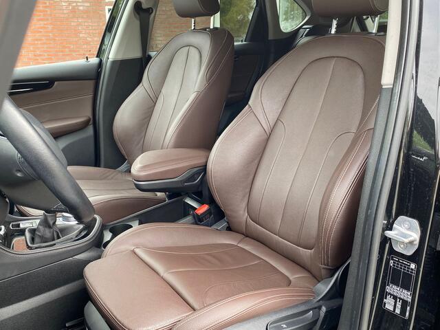 BMW 2-SERIE Active Tourer 218i High Executive Edition!! | Stoelverwarming | PDC V+A | Navigatie | Cruise | Trekhaak | Ndl Auto | Elekt. Achterklep | RIJKLAARPRIJS INCL 12 MAANDEN GARANTIE EN BEURT