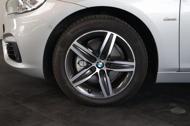 BMW 2-SERIE Active Tourer 220i Executive Sport Automaat | Trekhaak | Panoramadak | LED