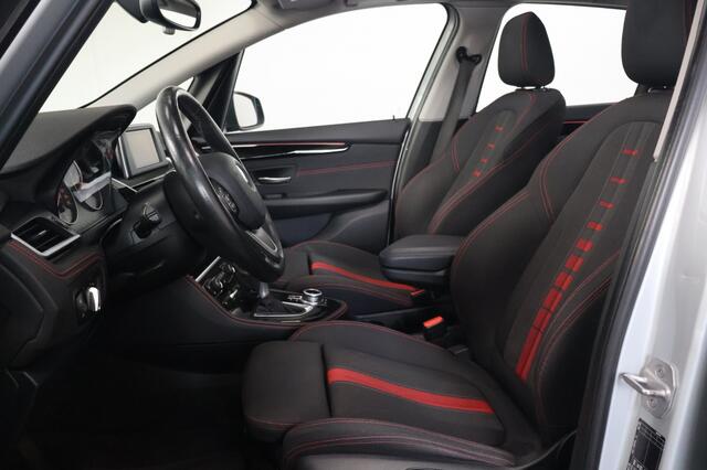 BMW 2-SERIE Active Tourer 220i Executive Sport Automaat | Trekhaak | Panoramadak | LED