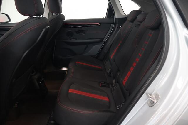 BMW 2-SERIE Active Tourer 220i Executive Sport Automaat | Trekhaak | Panoramadak | LED
