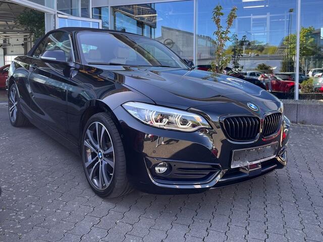 BMW 2-SERIE Cabrio 220iA SPORTLINE ** ADAPT. LED, BEIGE LEDER, NAVI PROF, CAMERA, 18-inch LMV ** UNFALLFREI - Slechts 45.900km. ** ** INFORMEER OOK NAAR ONZE AANTREKKELIJKE FINANCIAL-LEASE TARIEVEN **