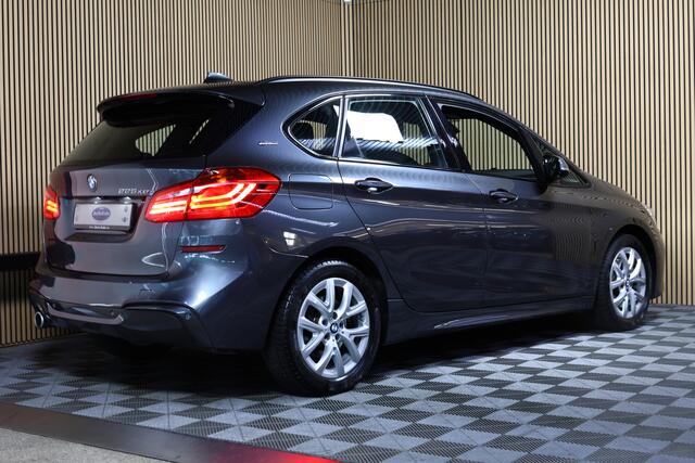 BMW 2-SERIE Active Tourer 225xe PLUGIN HYBR M SPORT High Executive GROTE NAVI HEADUP PDC CRUISE STOELVW "18