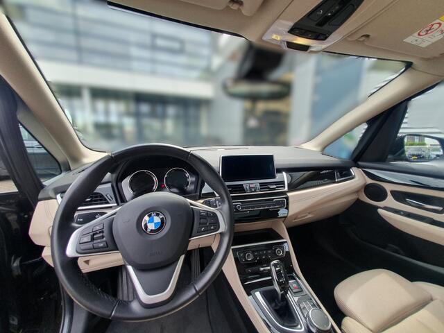 BMW 2-SERIE Active Tourer 218i High Executive Luxury Line | Panoramadak | Stoelverwarming | Head-Up Display | Parkeersensoren | Navigatie | Trekhaak | Cruise Control | Climate Control | NAP
