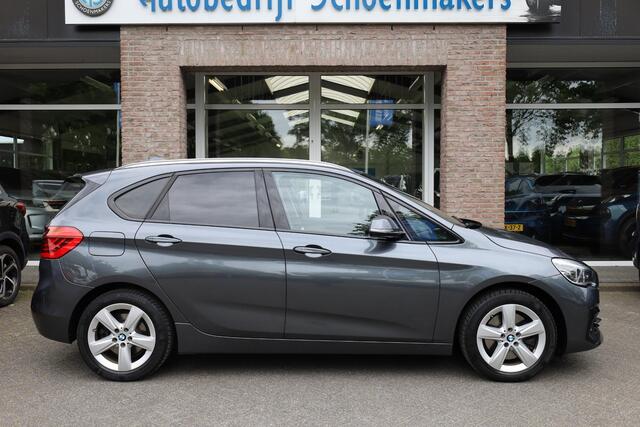 BMW 2-SERIE Active Tourer 225xe iPerformance High Executive CAMERA HUD MEMORY LEER NAVI 2xPDC LMV CRUISE LED STOELVERWARMING 2xELECTRISCH-VERSTELBAAR ZEER-NETJES!!