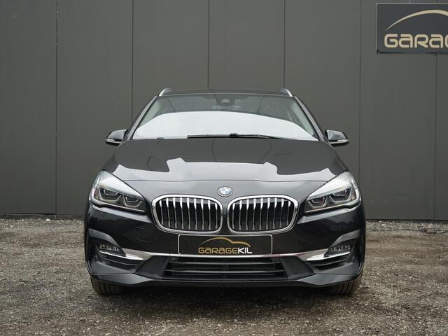 BMW 2-SERIE Active Tourer 218i High Executive Orig. NL / NAP / Camera / Leder / Head-Up / LED / Pano dak / Hifi / Elek. achterklep / Navi Prof / Stoel. verw.