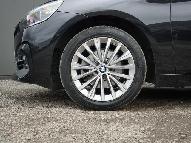 BMW 2-SERIE Active Tourer 218i High Executive Orig. NL / NAP / Camera / Leder / Head-Up / LED / Pano dak / Hifi / Elek. achterklep / Navi Prof / Stoel. verw.