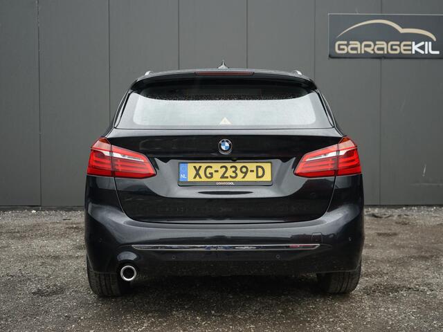 BMW 2-SERIE Active Tourer 218i High Executive Orig. NL / NAP / Camera / Leder / Head-Up / LED / Pano dak / Hifi / Elek. achterklep / Navi Prof / Stoel. verw.