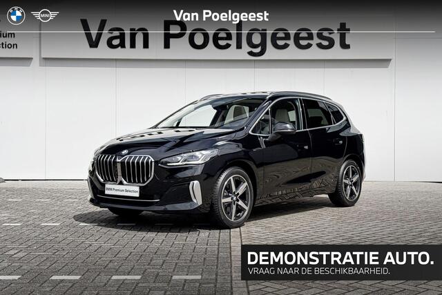 BMW 2-SERIE Active Tourer 220i | Luxury Line | Trekhaak | Travel Pakket
