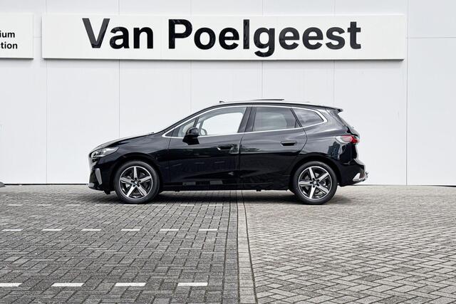 BMW 2-SERIE Active Tourer 220i | Luxury Line | Trekhaak | Travel Pakket