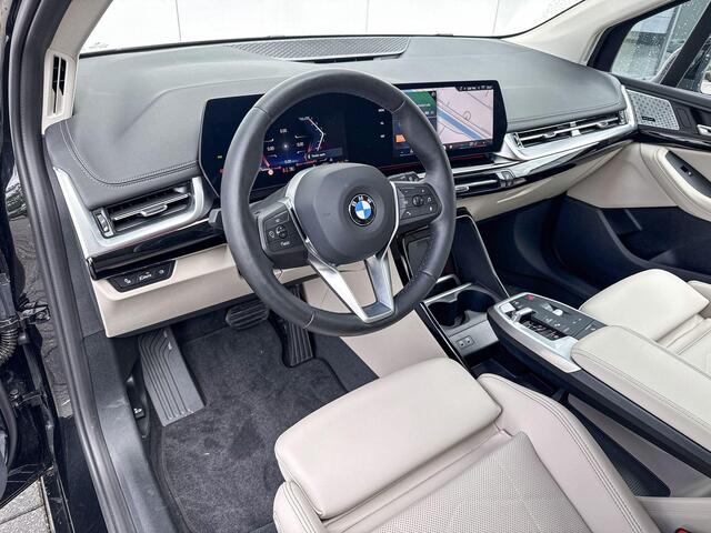 BMW 2-SERIE Active Tourer 220i | Luxury Line | Trekhaak | Travel Pakket